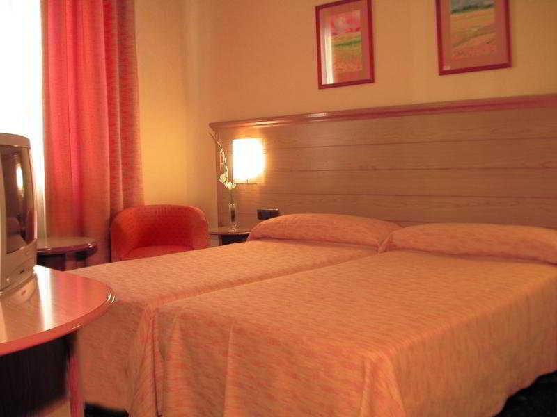 Negresco Gran Via Hotel Madrid Room photo