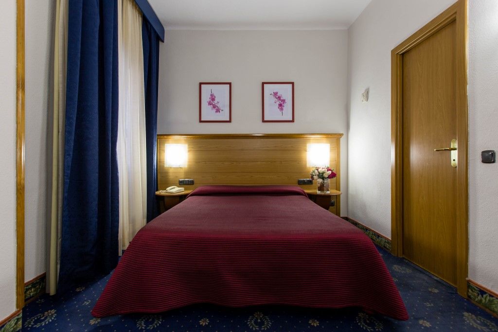 Negresco Gran Via Hotel Madrid Exterior photo