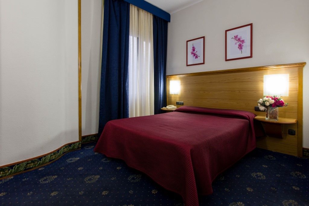 Negresco Gran Via Hotel Madrid Exterior photo