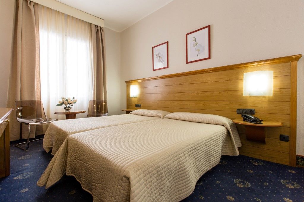 Negresco Gran Via Hotel Madrid Exterior photo