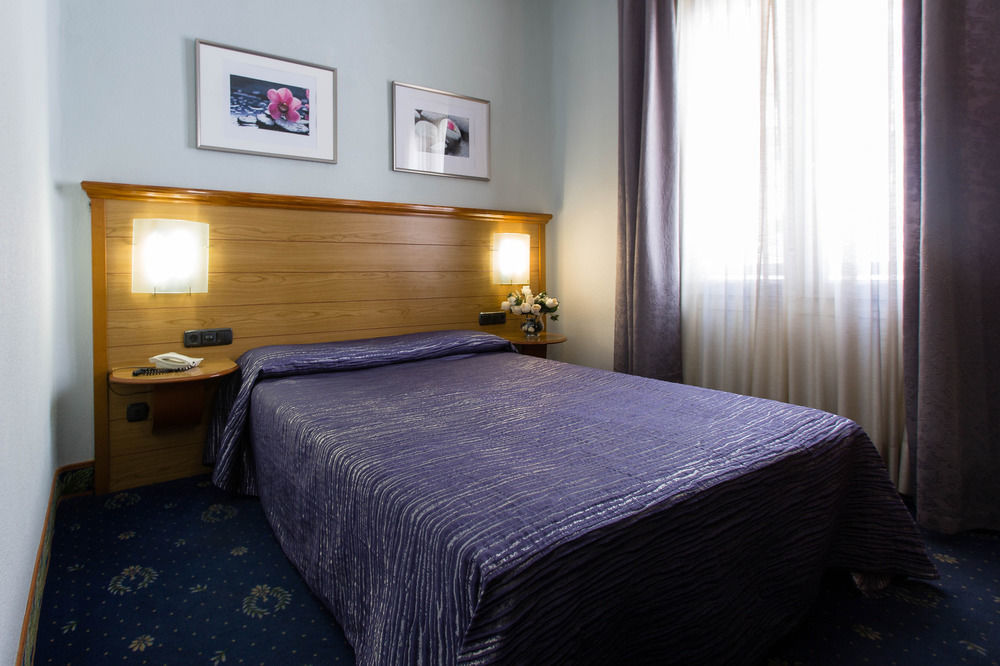 Negresco Gran Via Hotel Madrid Exterior photo